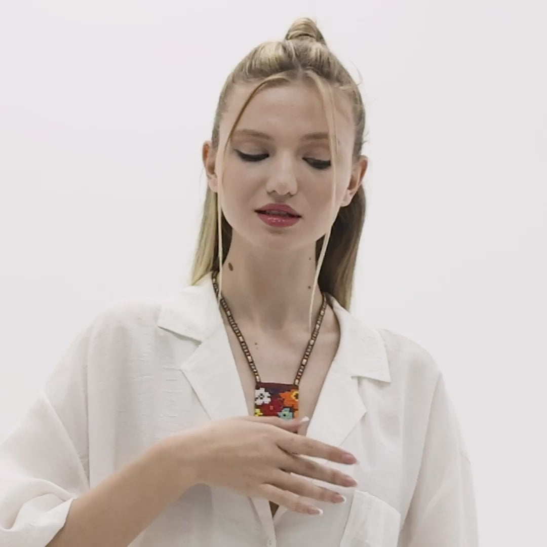 Discover the elegance of our Handmade Mother of Pearl & Agate Necklace in this exclusive video.
